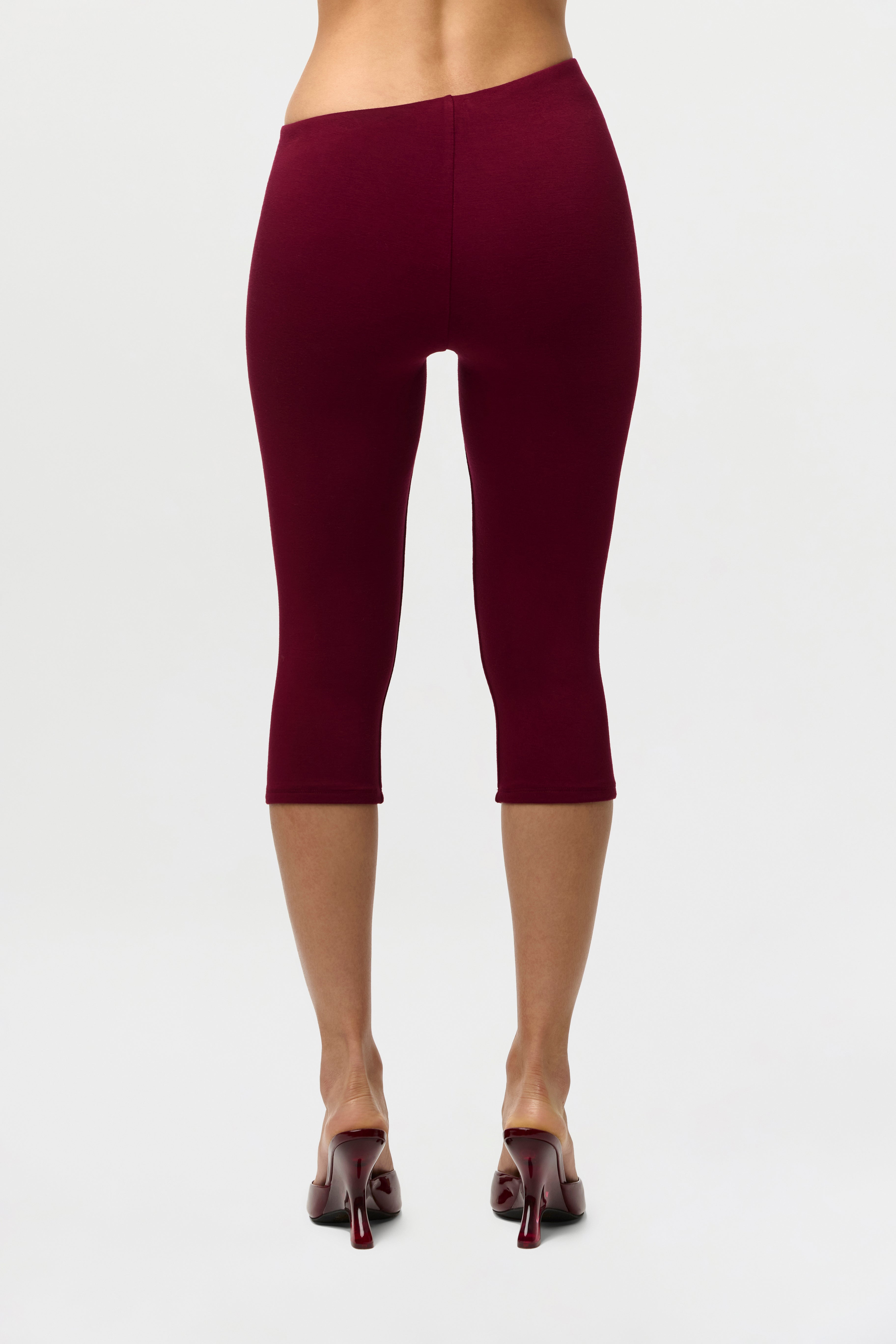 Smooth Asymmetric Capri Leggings