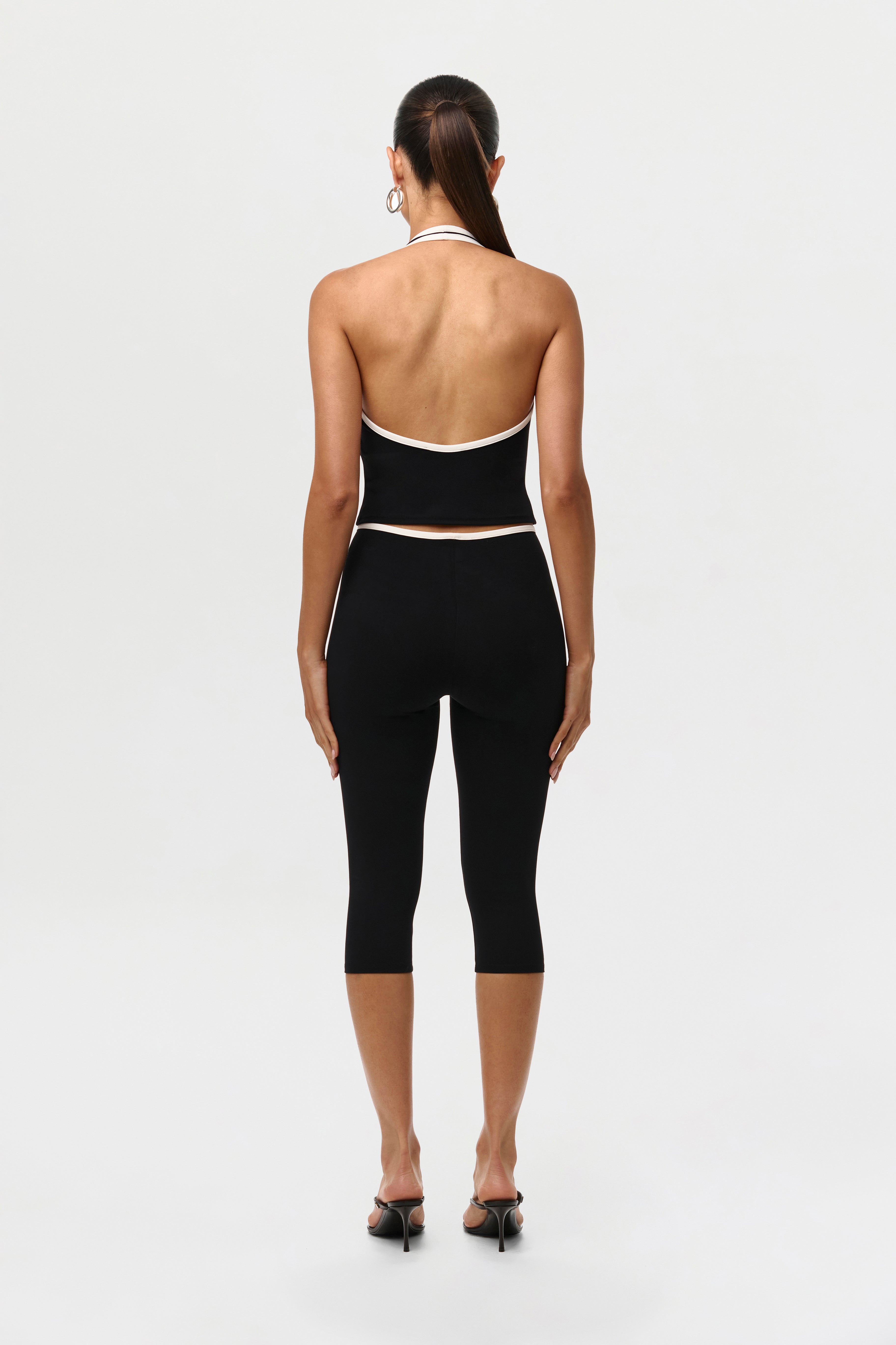 Naked Sculpt Capri Leggings