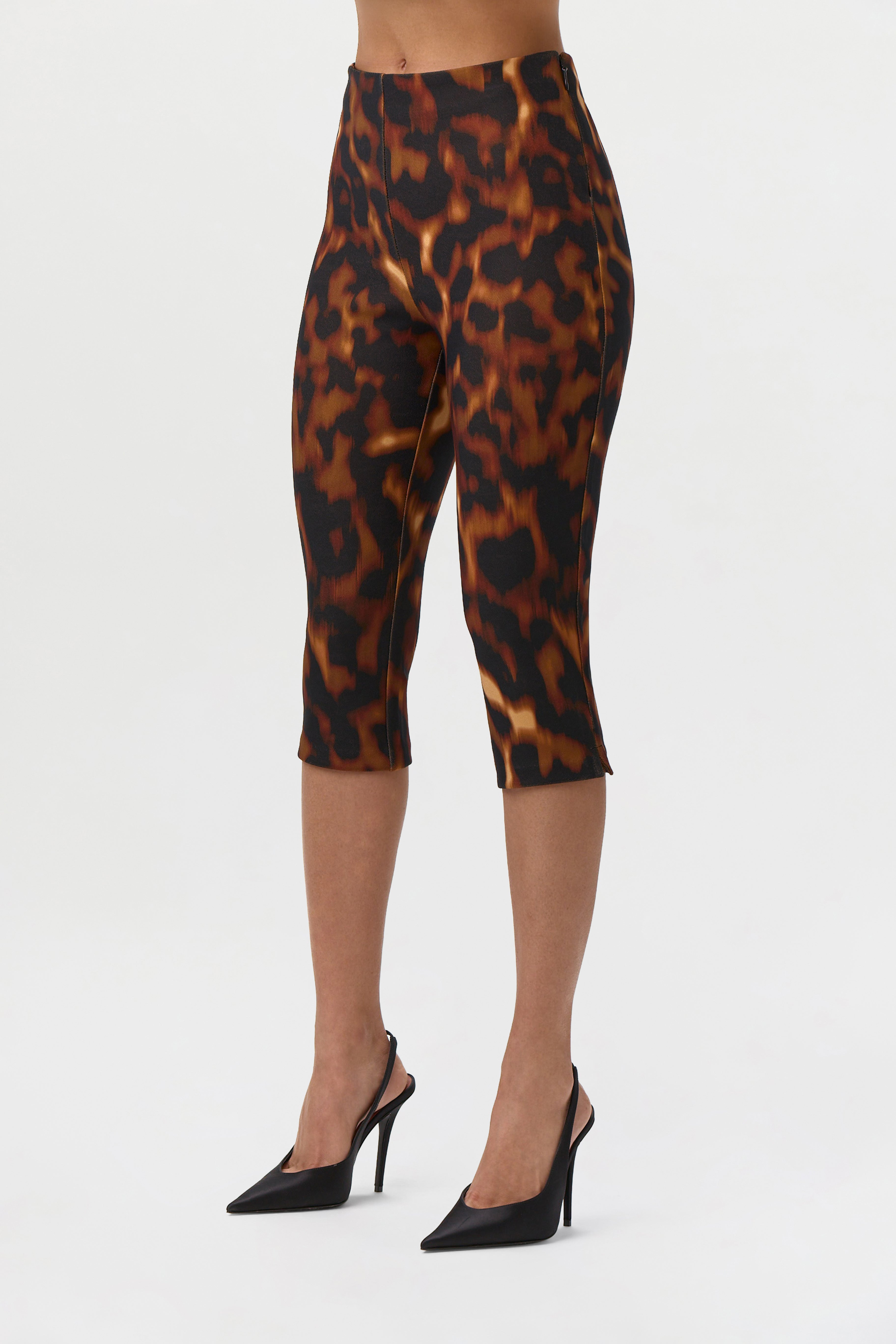 Suiting Tortoise Capri Pants